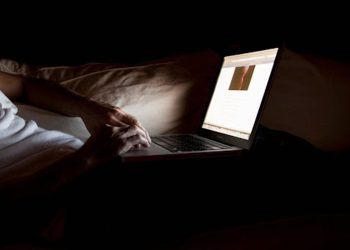 توصیه هایی برای بزرگسالان در مورد آزار و اذیت آنلاین