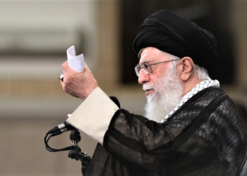 مذاکره با آمریکا هیچ تاثیری در رفع مشکلات کشور ندارد + ویدئو