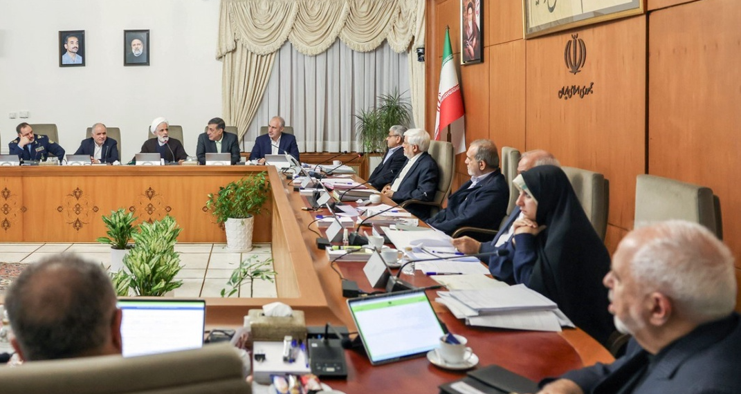 اختلاف نظر معاونان رئیس جمهور درباره رشد اقتصادی ۸ درصد