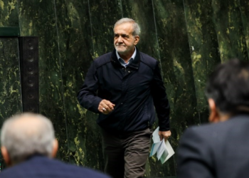 فردا جلسه غیرعلنی مجلس با موضوع ارز و حضور پزشکیان