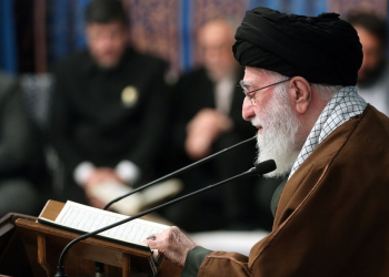 رهبر انقلاب: راه پیشرفت، اعتماد به خدا و ورود به میدان است