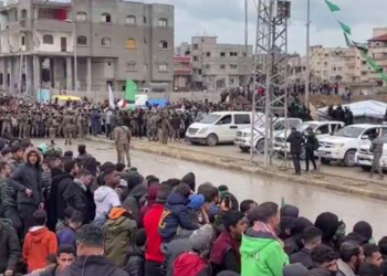 حضور مردمی گسترده در مراسم تحویل ۴ اسیر در النصیرات
