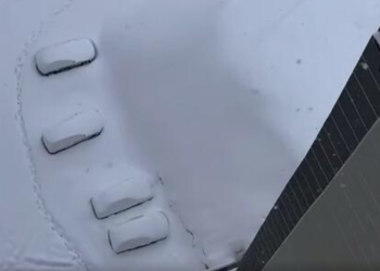 بارش برف ۶۰ سانتی متری در ارومیه + فیلم