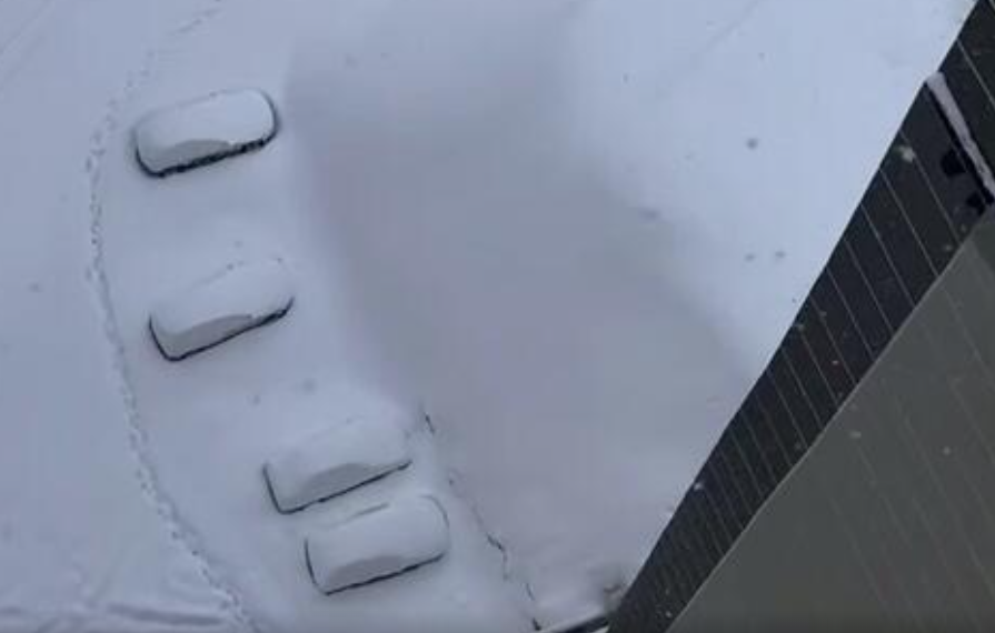 بارش برف ۶۰ سانتی متری در ارومیه + فیلم