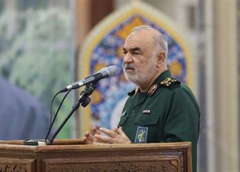 سردار سلامی: انقلاب توانسته در دور دست با مستکبران درگیر شود
