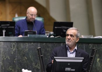 جلسه غیرعلنی مجلس با پزشکیان درباره نوسانات ارز برگزار شد