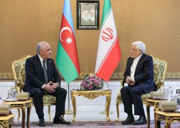 عارف: اجازه نمی‌دهیم به دوستی ایران و آذربایجان خللی وارد شود