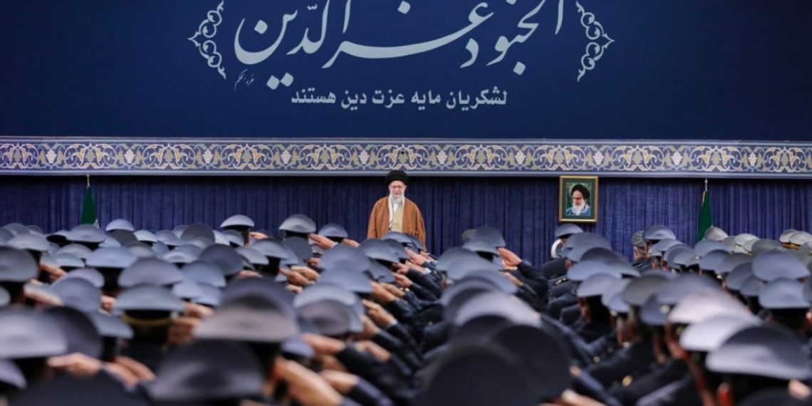 رهبر انقلاب: مذاکره با آمریکا هوشمندانه و شرافتمندانه نیست