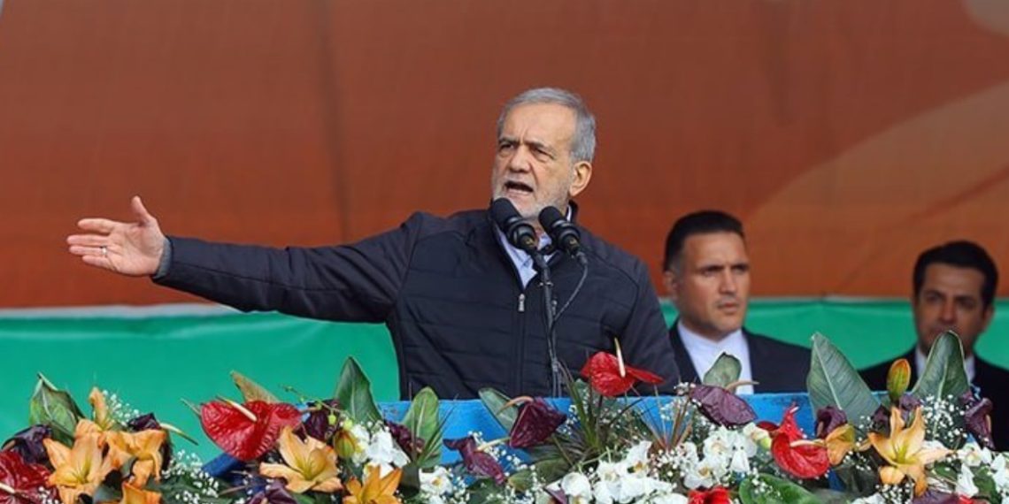 رئیس‌جمهور در پاسخ به آمریکایی‌ها: توطئه‌هایتان را به گور خواهید برد