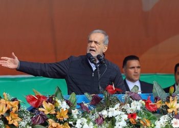 رئیس‌جمهور در پاسخ به آمریکایی‌ها: توطئه‌هایتان را به گور خواهید برد