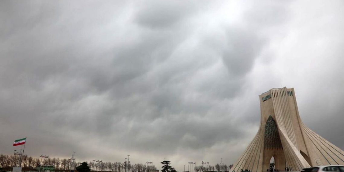ادارات و مدارس تهران تعطیل شد