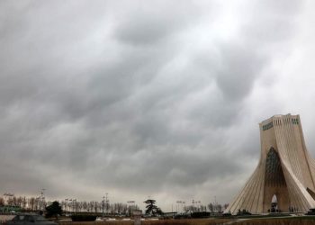 ادارات و مدارس تهران تعطیل شد