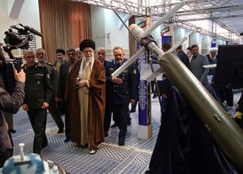 بازدید رهبر انقلاب از نمایشگاه دستاوردهای صنعت دفاعی کشور