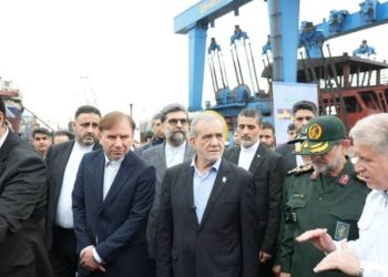 پزشکیان به کشتی‌سازی رفت/ ۱۰ شناور به آب انداخته شد