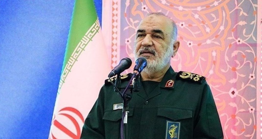 سرلشکر سلامی: محکم در مقابل دشمنان ایستاده‌ایم