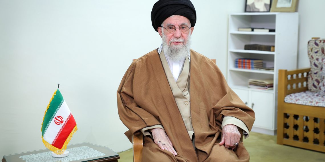 بررسی سخنان رهبر انقلاب در آغاز سال ۱۴۰۴؛ تحلیل ابعاد شعار «سرمایهگذاری برای تولید»