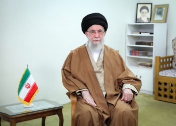 بررسی سخنان رهبر انقلاب در آغاز سال ۱۴۰۴؛ تحلیل ابعاد شعار «سرمایه‌گذاری برای تولید»