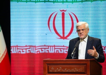 عارف: ایران در موضوع هسته‌ای از کسی دستور نمی‌گیرد