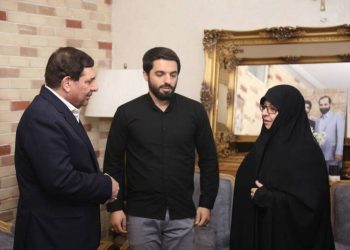 دیدار مشاور و دستیار رهبری با خانواده شهیدان عبداللهی