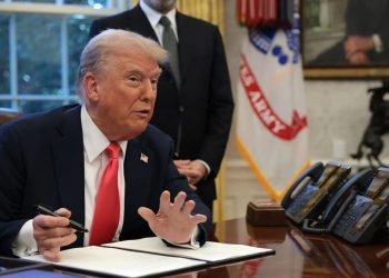 ترامپ ورود اتباع ۱۱ کشور از جمله ایران به آمریکا را ممنوع می‌کند