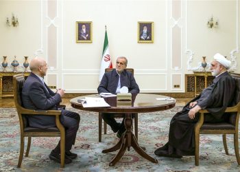 دستور سران قوا برای تداوم قیمت‌گذاری کالاهای ضروری و حساس