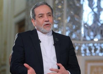 علت انتخاب عمان برای پاسخ به آمریکا از زبان عراقچی