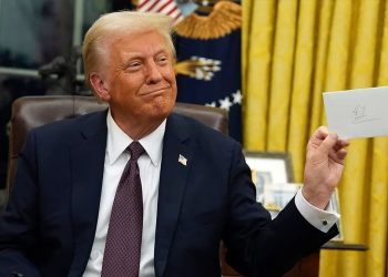 ترامپ و بازی تبلیغاتی جدید علیه ایران: ادعای مذاکره یا تهدید نظامی؟