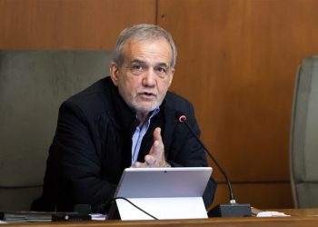پزشکیان: پیگیر تحقق شعار سال هستیم/دعوت از مردم برای روز قدس