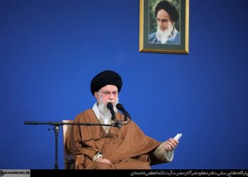 رهبر انقلاب: آمریکایی‌ها بدانند با تهدید برابر ملت ایران به‌جایی نمی‌رسند