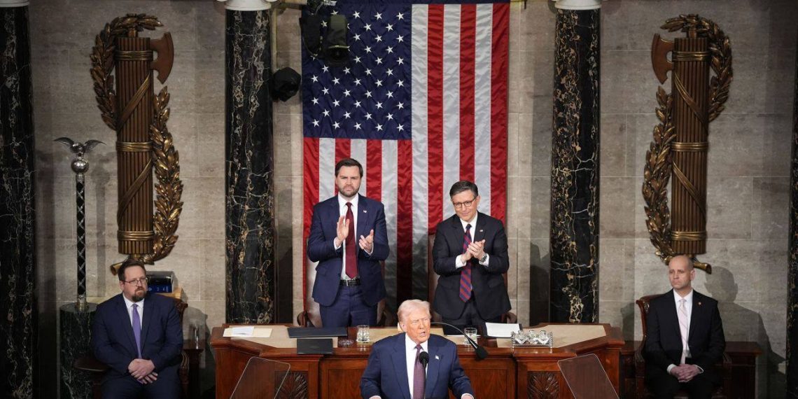 نخستین سخنرانی ترامپ در کنگره آمریکا در میان اعتراض برخی نمایندگان