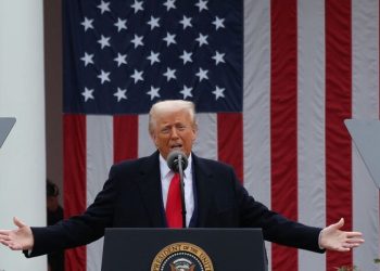 آمریکا اجرای تعرفه‌های جدید ترامپ را آغاز کرد