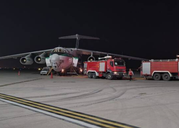 بارگیری هواپیمای هوافضا برای اطفاءحریق بندر شهید رجایی + عکس