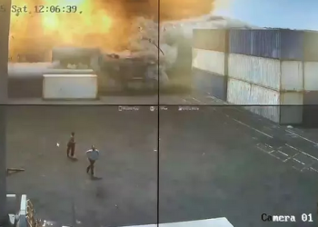 اولین تصاویر از لحظه آغاز آتش‌سوزی در بندر شهید رجایی