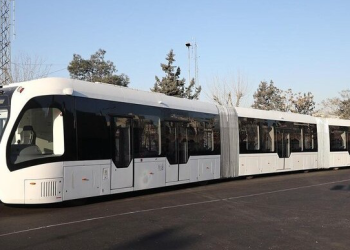 تراموا در ایستگاه بهشت