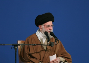 پایان جلسه علنی مجلس؛ جمعی از نمایندگان به دیدار رهبری رفتند