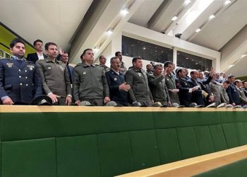 جمعی از فرماندهان ارتش در مجلس حضور یافتند