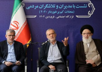 پزشکیان: هرکس ارز ۲۸۵۰۰ تومانی می‌‌گیرد حتما رانت می‌گیرد