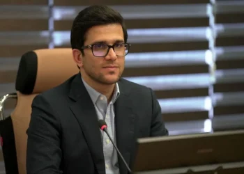 ۱۸۰ هزار بشکه به ظرفیت پالایشی کشور اضافه می‌شود/ بنزین سوپر در گیرودار تشریفات پیچیده