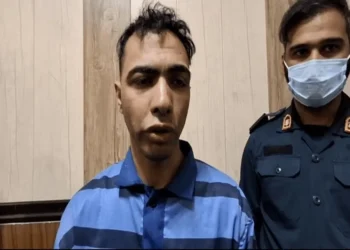 حضور قربانیان حین دستگیری در خانه متجاوز سریالی کودکان