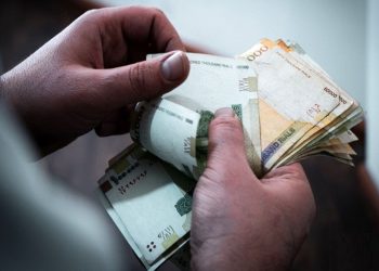 افزایش ۲۰ تا ۴۲ درصدی حقوق کارمندان در سال جاری