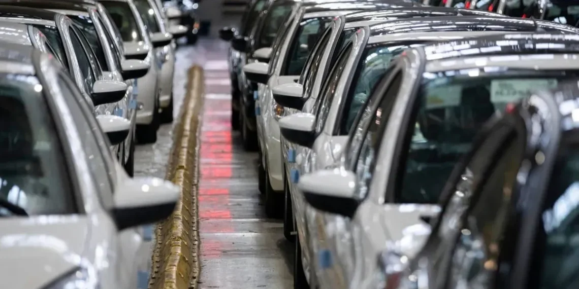 قیمت خودرو امروز 31 فروردین 1404/ خودرو‌های داخلی به دور دوم مذاکرات واکنش نشان دادند + جدول