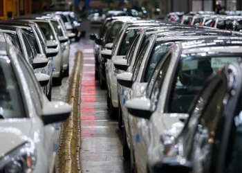 قیمت خودرو امروز 31 فروردین 1404/ خودرو‌های داخلی به دور دوم مذاکرات واکنش نشان دادند + جدول