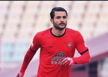 احترام عارف غلامی به استقلال