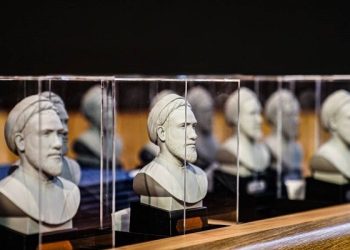 تقدیر از معلمان نمونه در جایزه ملی باهنر؛گفتمان دینی گفتمان تربیتی است