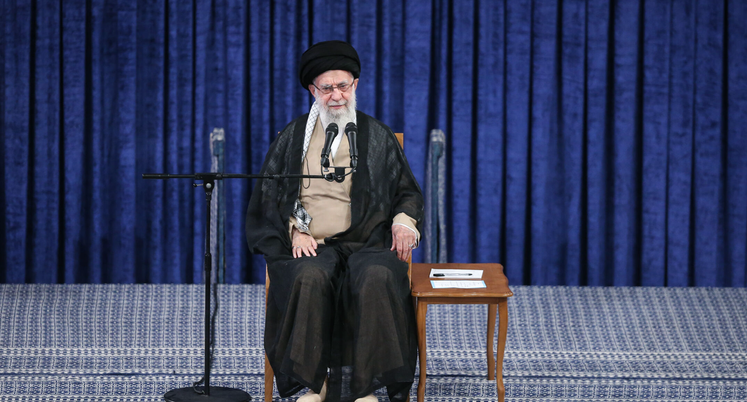 رهبر انقلاب: حج یک فریضه‌ صددرصد سیاسی است