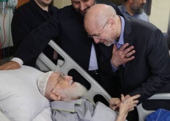 عیادت قالیباف از آیت‌الله نوری همدانی + عکس