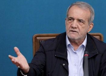 پزشکیان: ادارات بدون پنل خورشیدی در تابستان برق ندارند