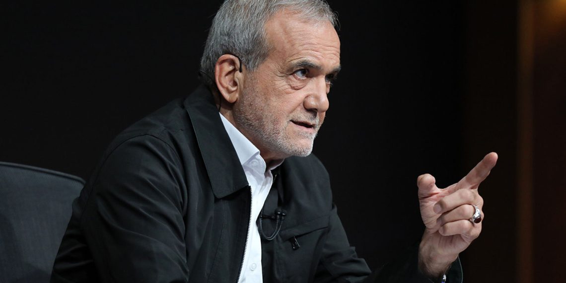 انتقاد پزشکیان از وزارت نیرو/ مجبور به اعمال محدودیت شویم، اول برق دولت را قطع میکنیم