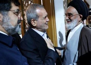 رئیس جمهور وارد قم شد