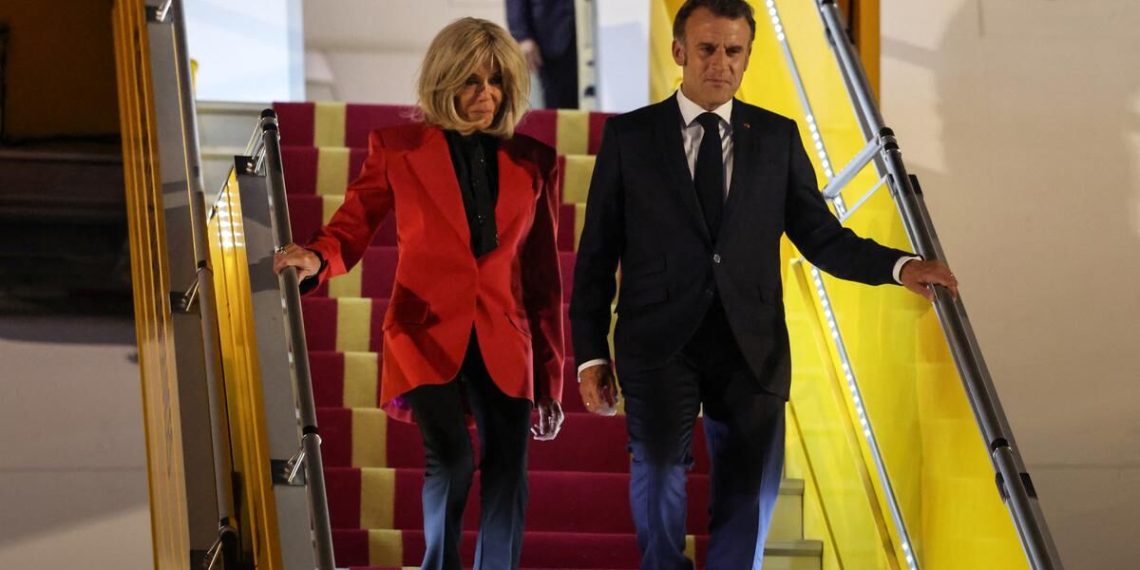 وقتی مکرون از بریژیت سیلی خورد